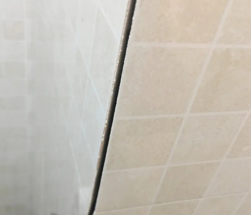 屯溪瓷砖空鼓维修公司分享阳台瓷砖脱落的修复过程可以分为以下几个步骤