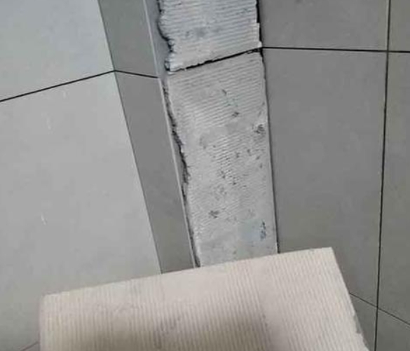 屯溪瓷砖空鼓维修公司分享下厨房瓷砖脱落的补救措施。